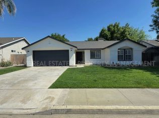 520 Pepper Dr, Hanford, CA 93230