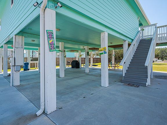4th image of 220 Belize Dr