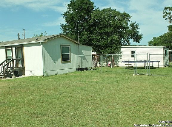 5th image of 1017 Greenbriar Dr