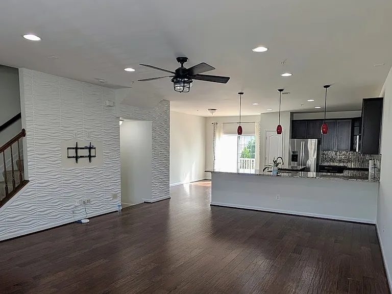 7821 Taggart Ct — Photo 30