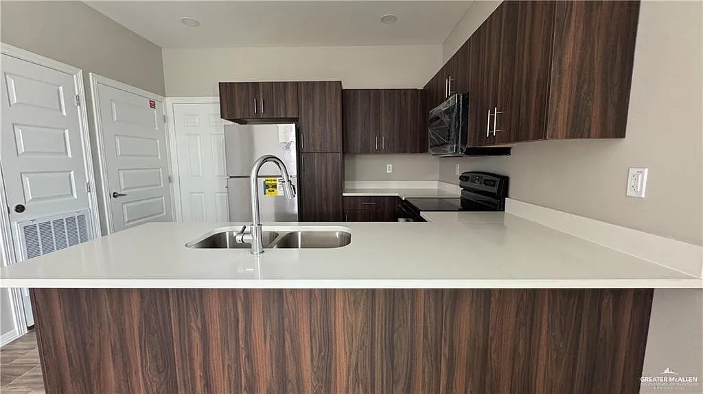1 bed, 1.0 bath, 1148 sqft, $950 — Photo 2