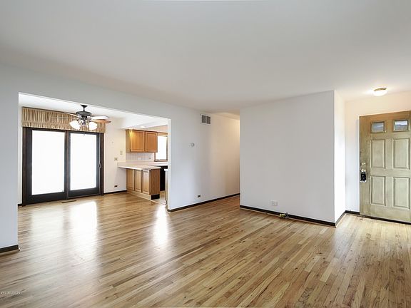 4th image of 52 E Fullerton Ave