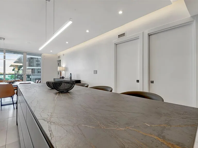 2301 Collins Ave #634 — Photo 15