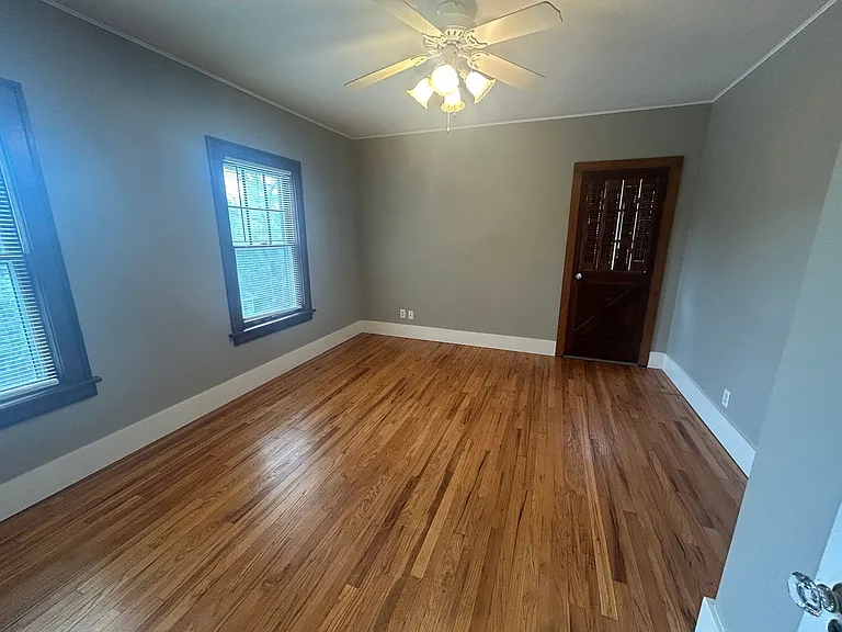 407 Frank St — Photo 17