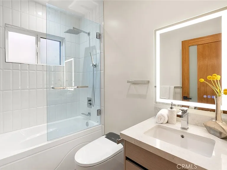 348 S Orange Dr — Photo 21