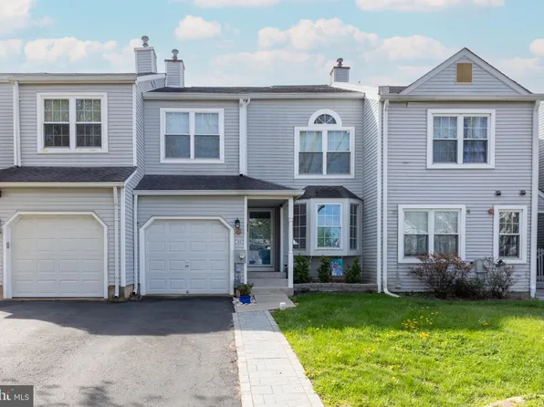 33 Skyview Way, Newtown, PA 18940