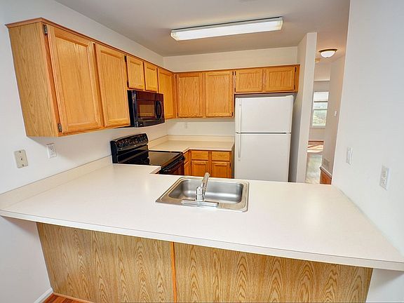 3rd image of 4900 Congress Ct