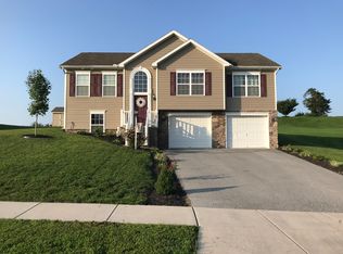 32 Quartz Ridge Dr, York, PA 17408
