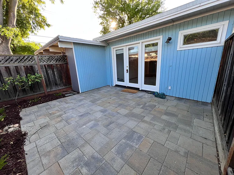 Alma St — Photo 2