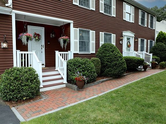 3rd image of 29 Storeybrook Dr
