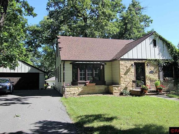 3rd image of 110 Blue Earth St