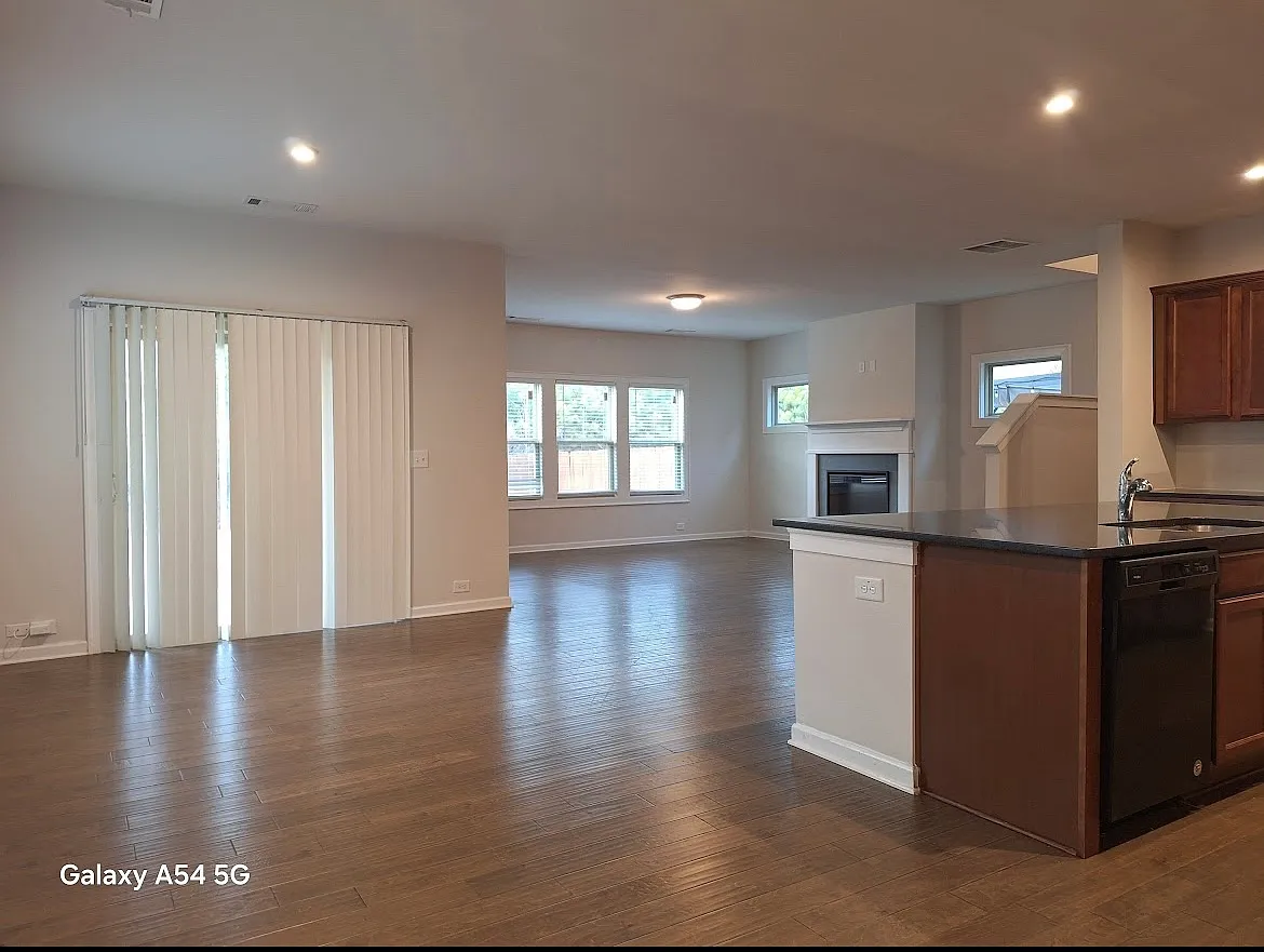 5 bed, 2868 sqft, $2,499 — Photo 1