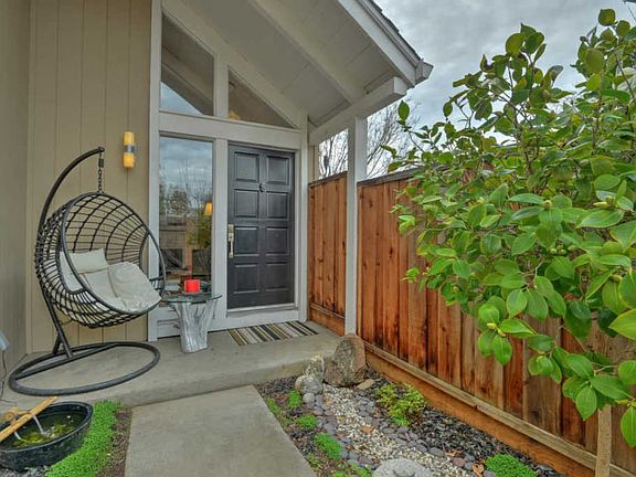 2nd image of 102 Abby Wood Ct