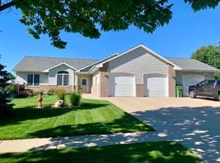 1723 Cypress Point Dr, Brookings, SD 57006
