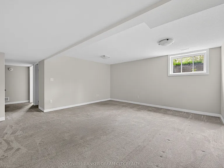 98 Livingston Dr — Photo 44