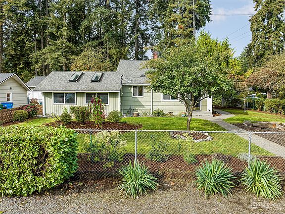 3rd image of 16921 22nd Avenue NE