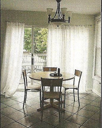 Breakfast with view of the deck & garden
