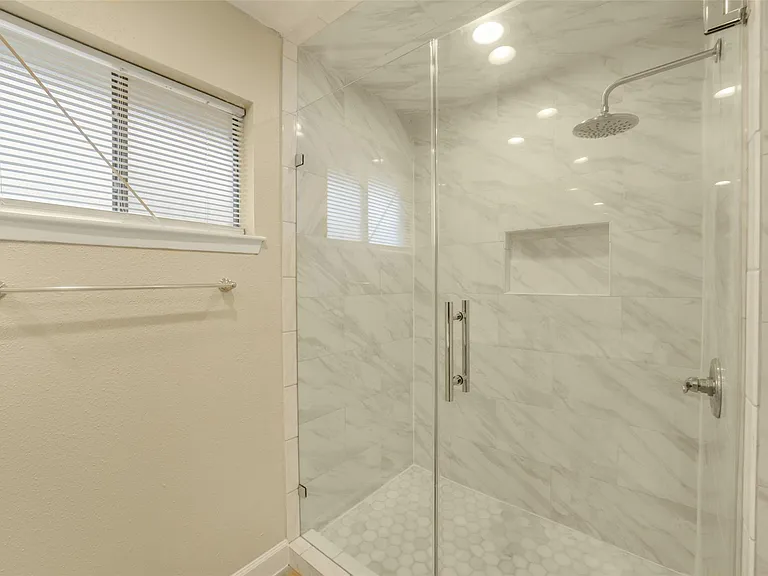 21211 Park Mount Dr — Photo 36