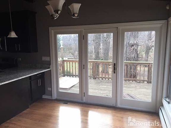 4th image of 22W713 Tamarack Dr