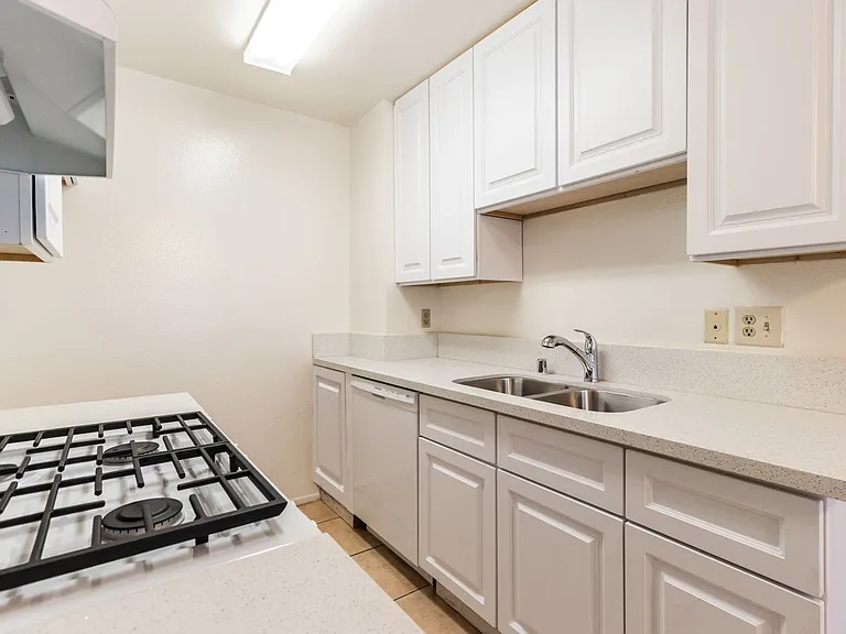 10845 Camarillo St — Photo 27