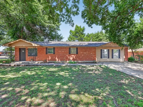 220 S 5th St, Noble, OK 73068