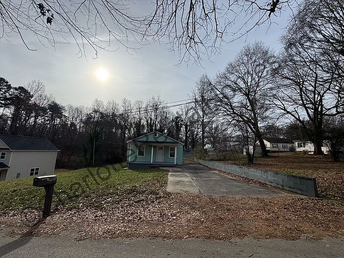 1st image of 701 Hillsdale Dr