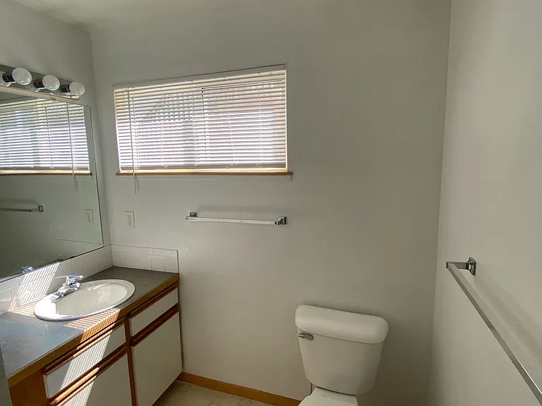 223 W Myrtle St #A — Photo 12