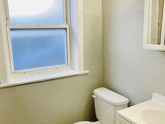 5th image of 8012 S Ellis Ave #2