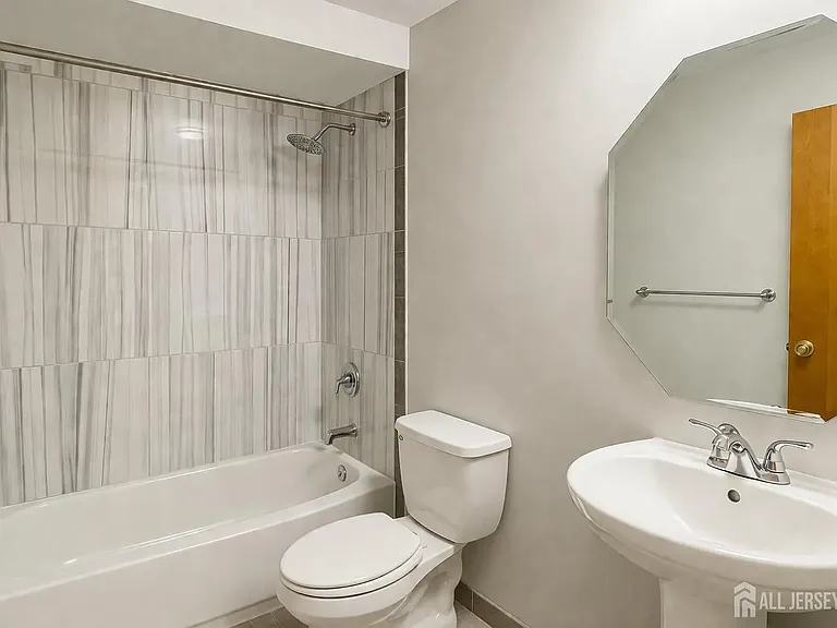 203 Mandon Ct — Photo 8