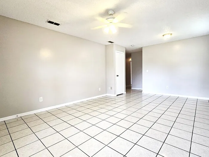 1423 Montana Ave — Photo 3