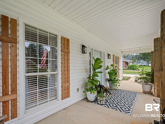 4th image of 9252 Greenleaf Dr