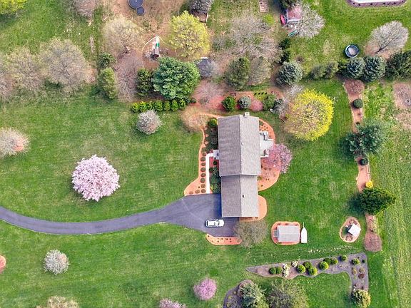 4th image of 73 Hillymede Dr