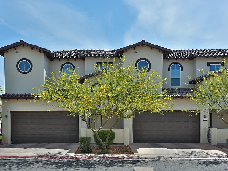 Bella Estancias Apartment Homes — Photo 6