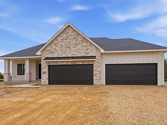 2nd image of 909 Acorn Ct