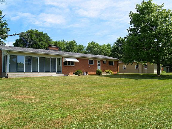 3rd image of 1248 Hillcrest Dr