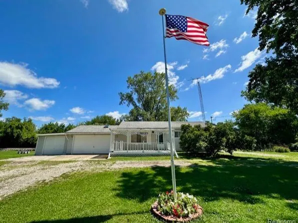 16125 Softwater Lake Dr, Linden, MI 48451