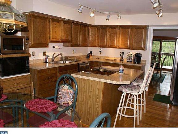 4th image of 5461 Doral Dr