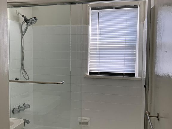 5th image of 461 S Cloverdale Ave #4