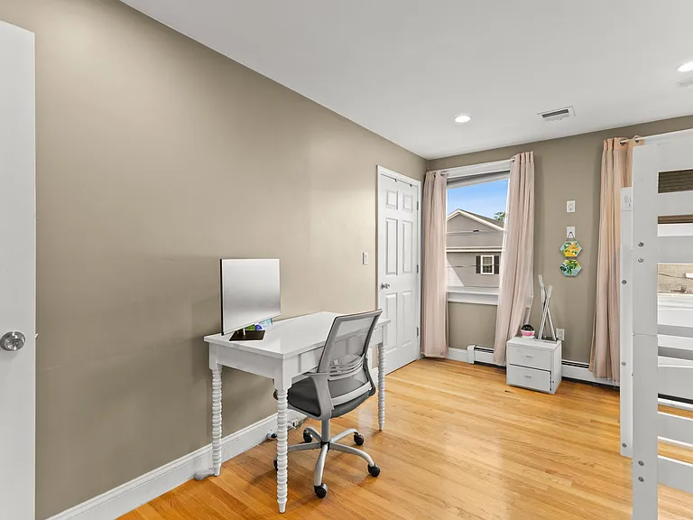 82 Hammond St #1 — Photo 19
