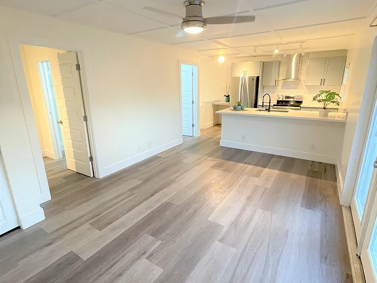 3036 Monsarrat Ave — Photo 8