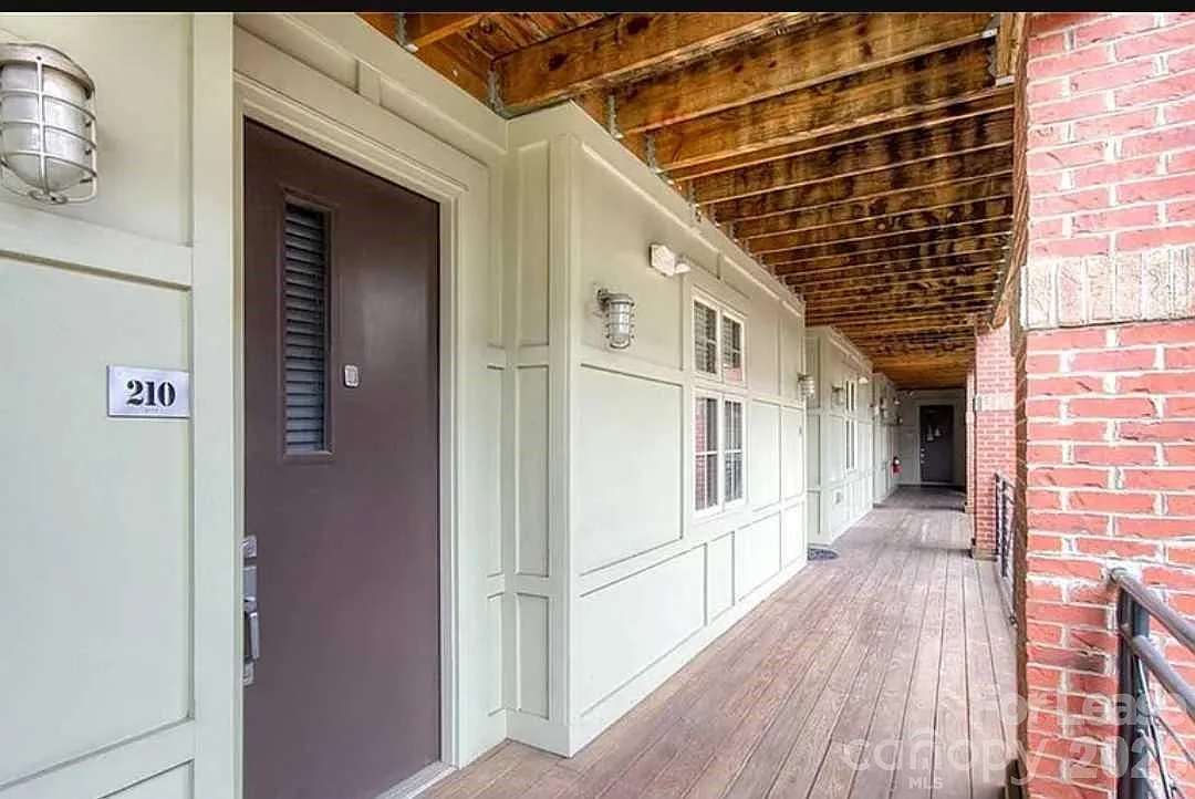 1 bed, 1.0 bath, 808 sqft, $1,600 — Photo 1