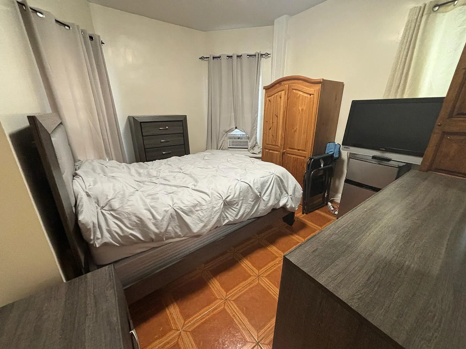 4 bed, 1630 sqft, $1,000 — Photo 4