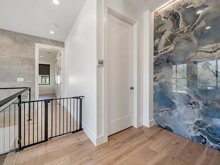 212 S Renellie Dr — Photo 7