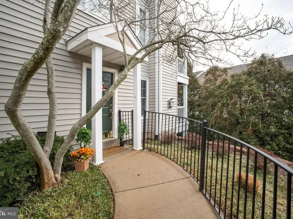 4590 Superior Sq, Fairfax, VA 22033