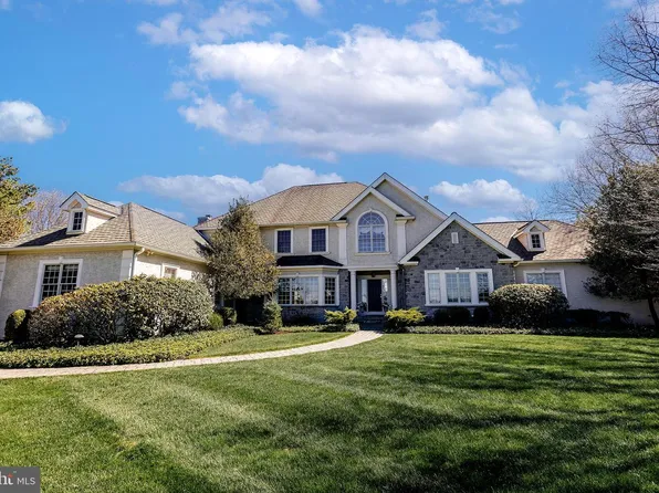 6 Brookside Dr, Titusville, NJ 08560