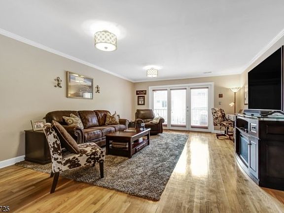 5th image of 70 Mews Ln