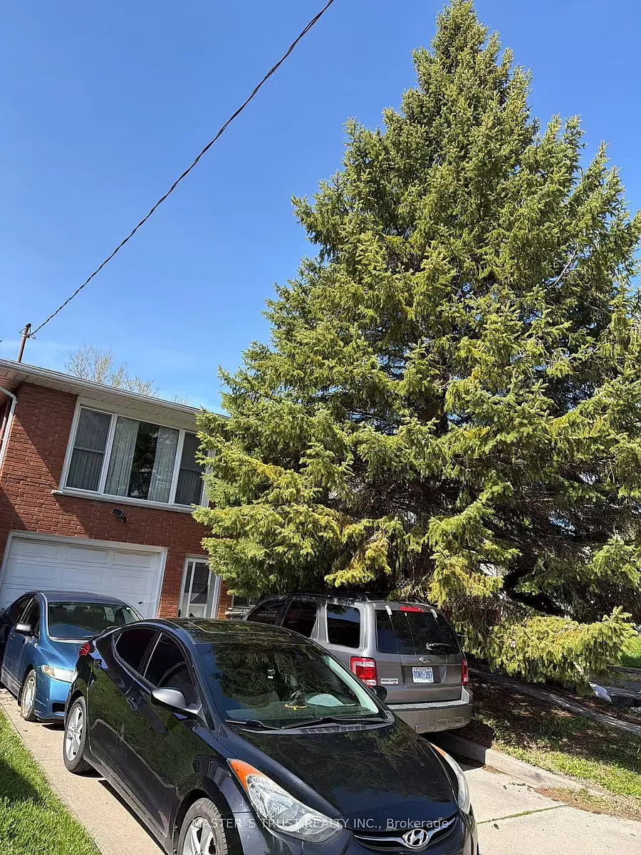 Photo 1 of 16 - 32 Gale Cres - Saint Catharines, ON Primary Photo - 32 Gale Cres