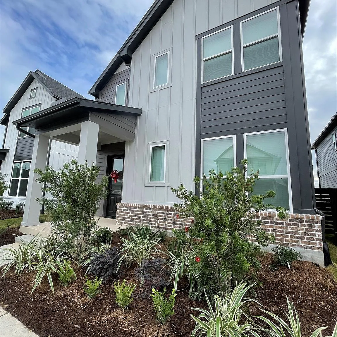3 bed, 2.5 bath, 1919 sqft, $2,650 — Photo 3