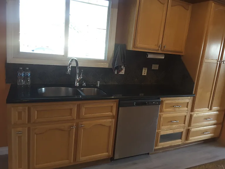 561 W Grondahl St — Photo 5