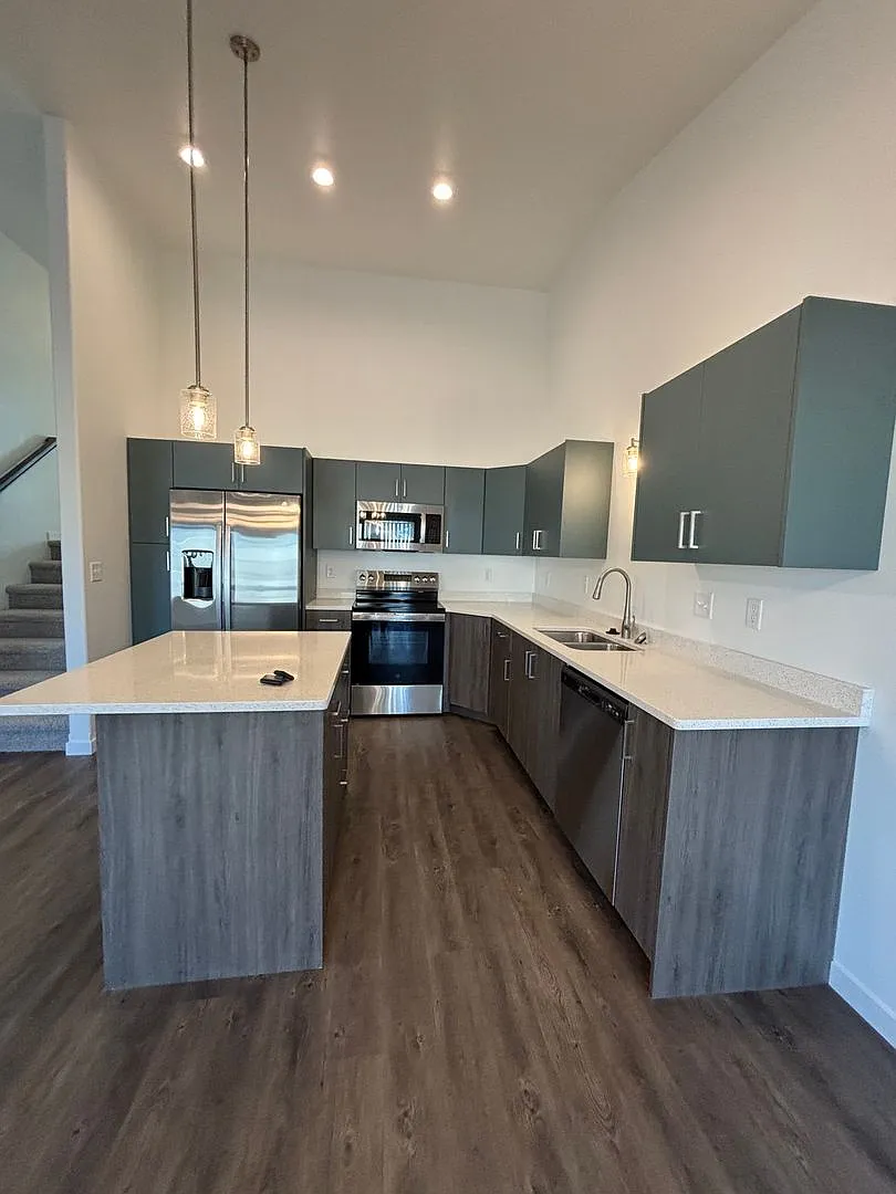 3 Bedroom 3 Bathroom Townhomes — Photo 1